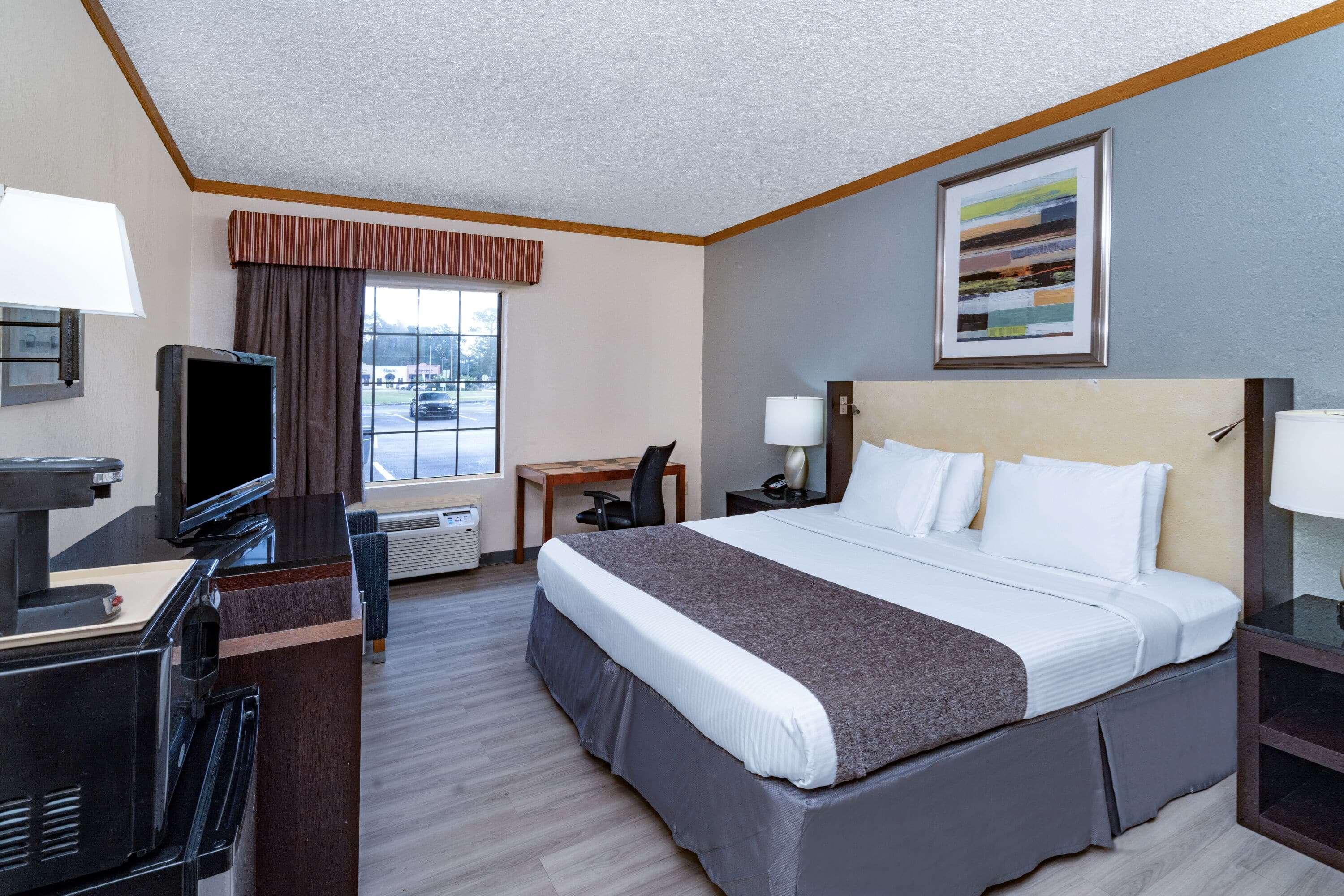 Baymont By Wyndham Hinesville Fort Stewart Area Bagian luar foto