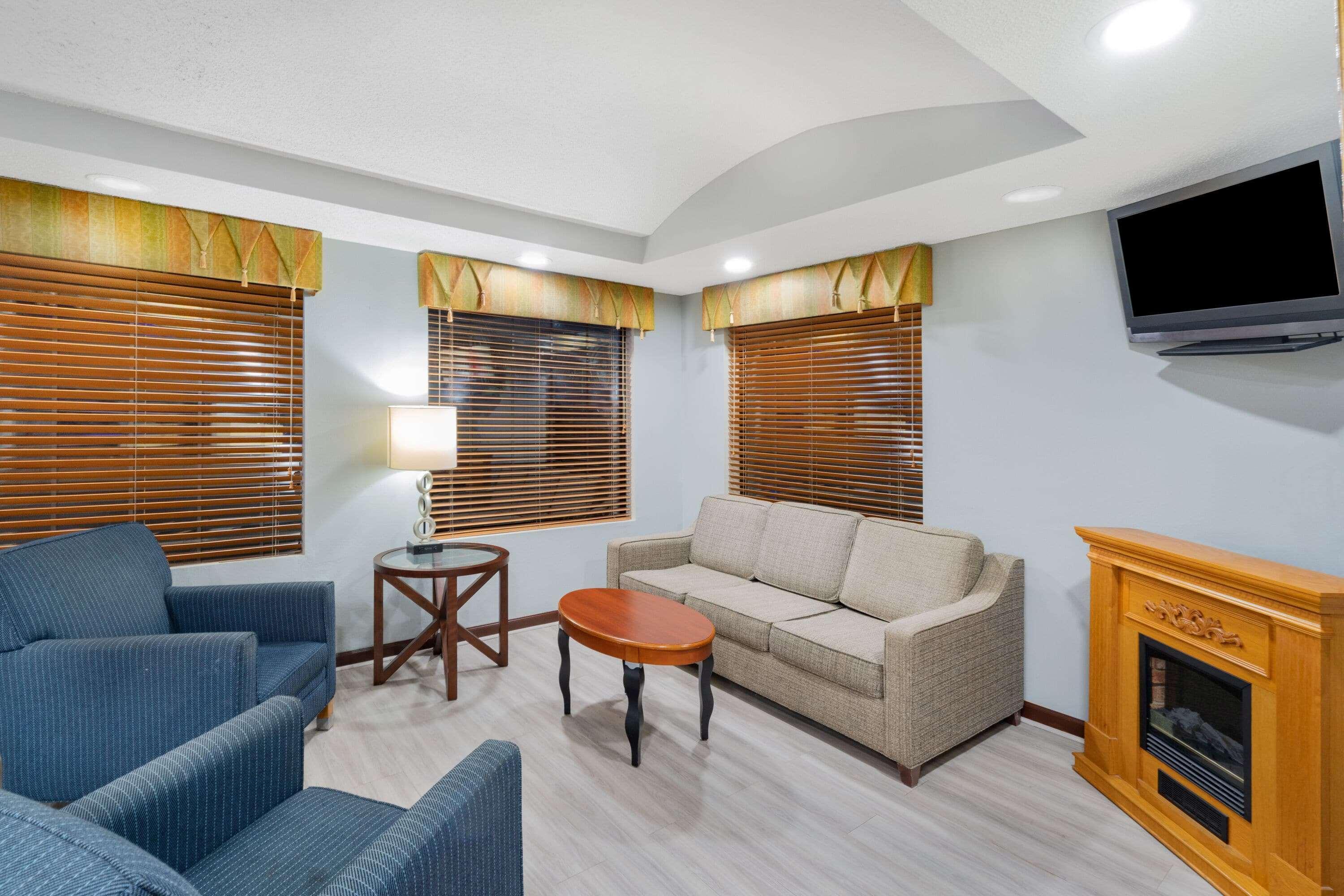 Baymont By Wyndham Hinesville Fort Stewart Area Bagian luar foto