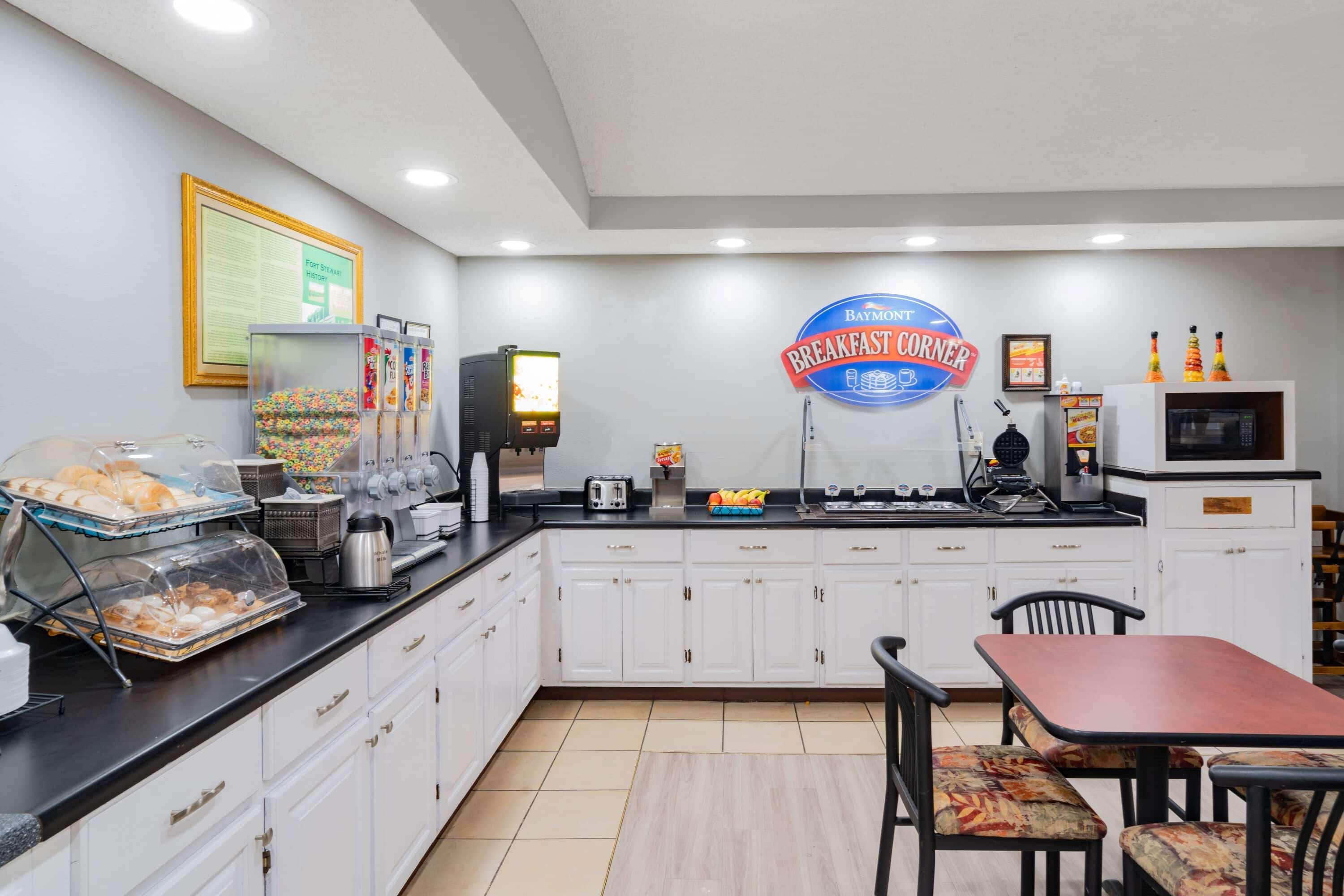 Baymont By Wyndham Hinesville Fort Stewart Area Bagian luar foto