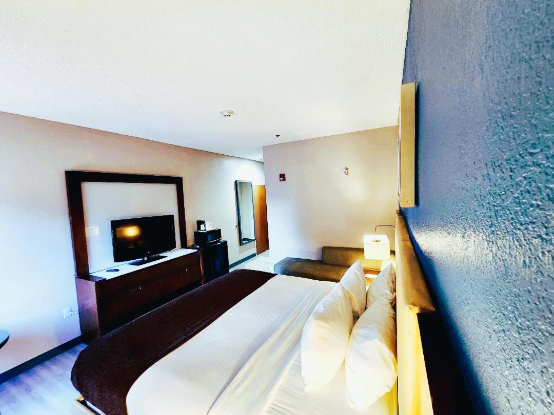 Baymont By Wyndham Hinesville Fort Stewart Area Bagian luar foto