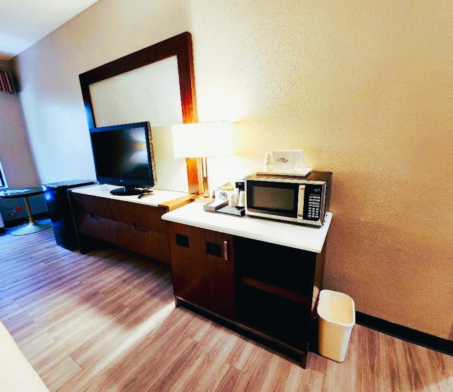 Baymont By Wyndham Hinesville Fort Stewart Area Bagian luar foto