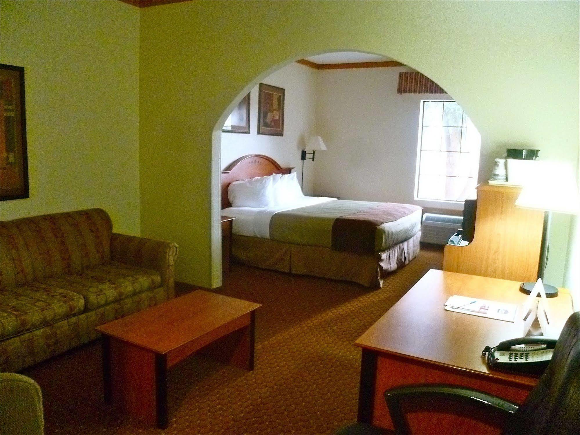 Baymont By Wyndham Hinesville Fort Stewart Area Bagian luar foto