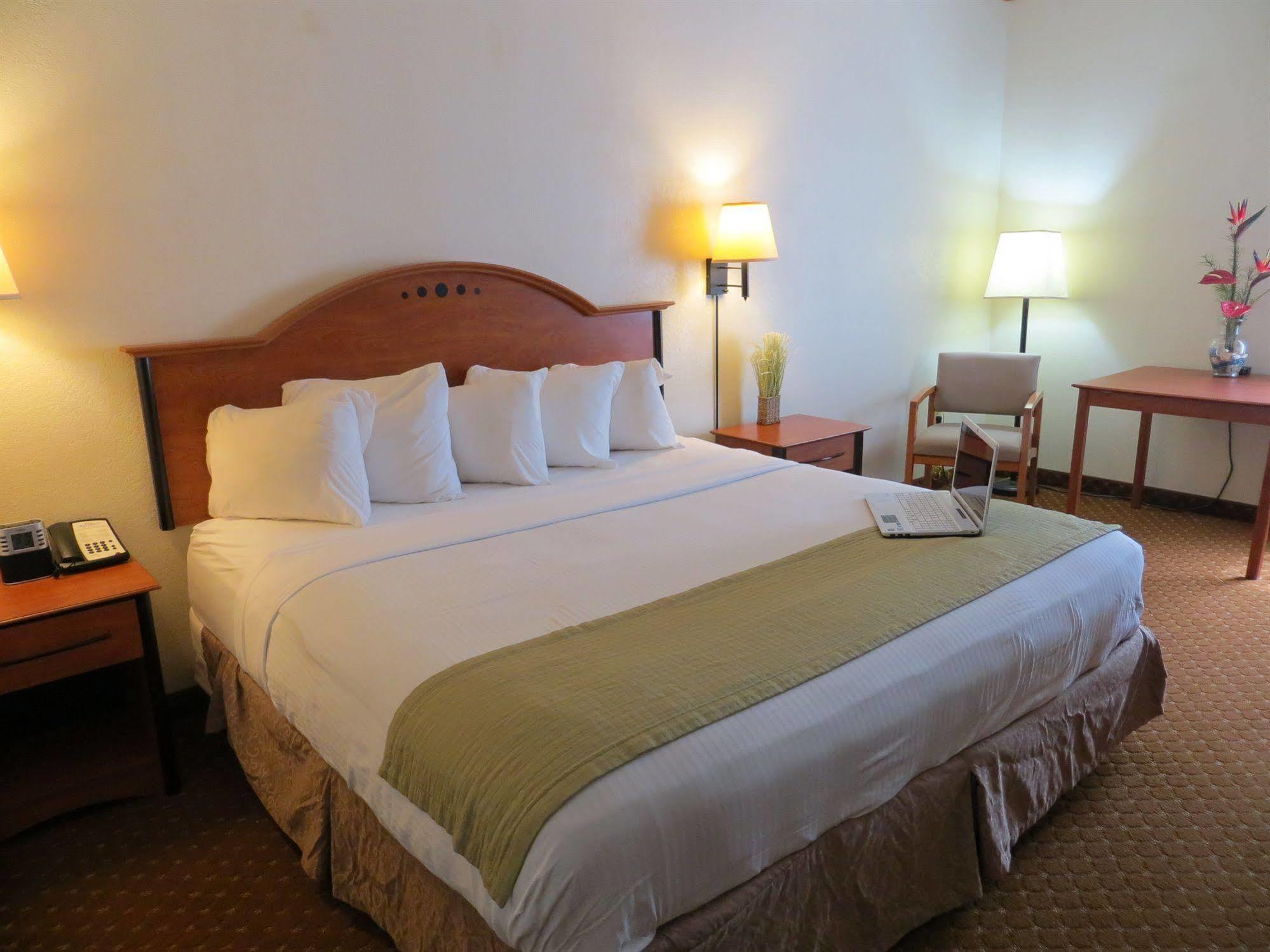 Baymont By Wyndham Hinesville Fort Stewart Area Bagian luar foto