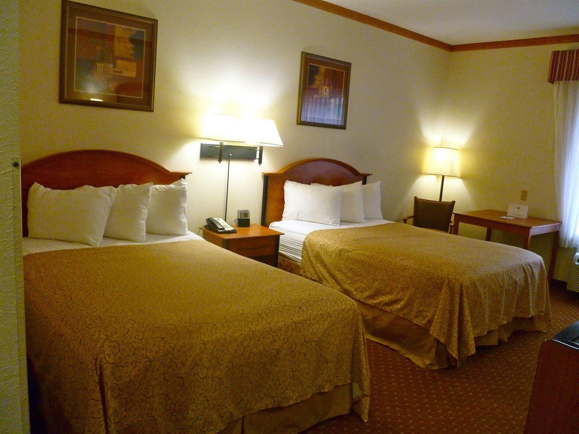 Baymont By Wyndham Hinesville Fort Stewart Area Bagian luar foto