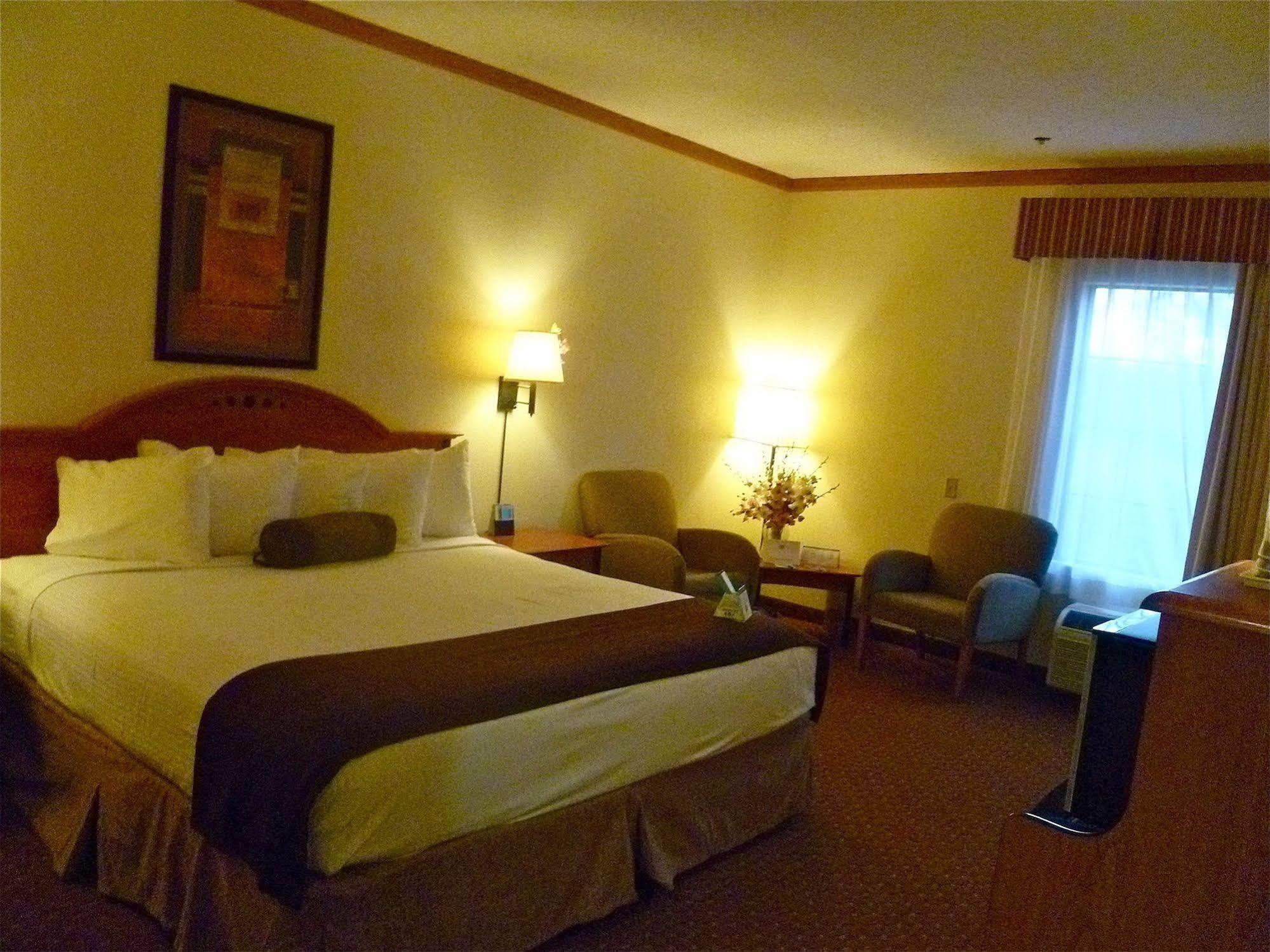 Baymont By Wyndham Hinesville Fort Stewart Area Bagian luar foto