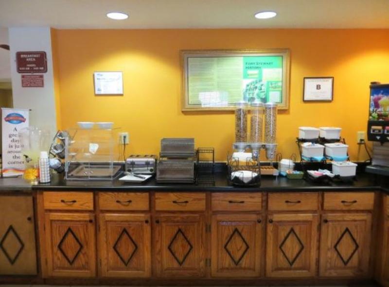 Baymont By Wyndham Hinesville Fort Stewart Area Bagian luar foto