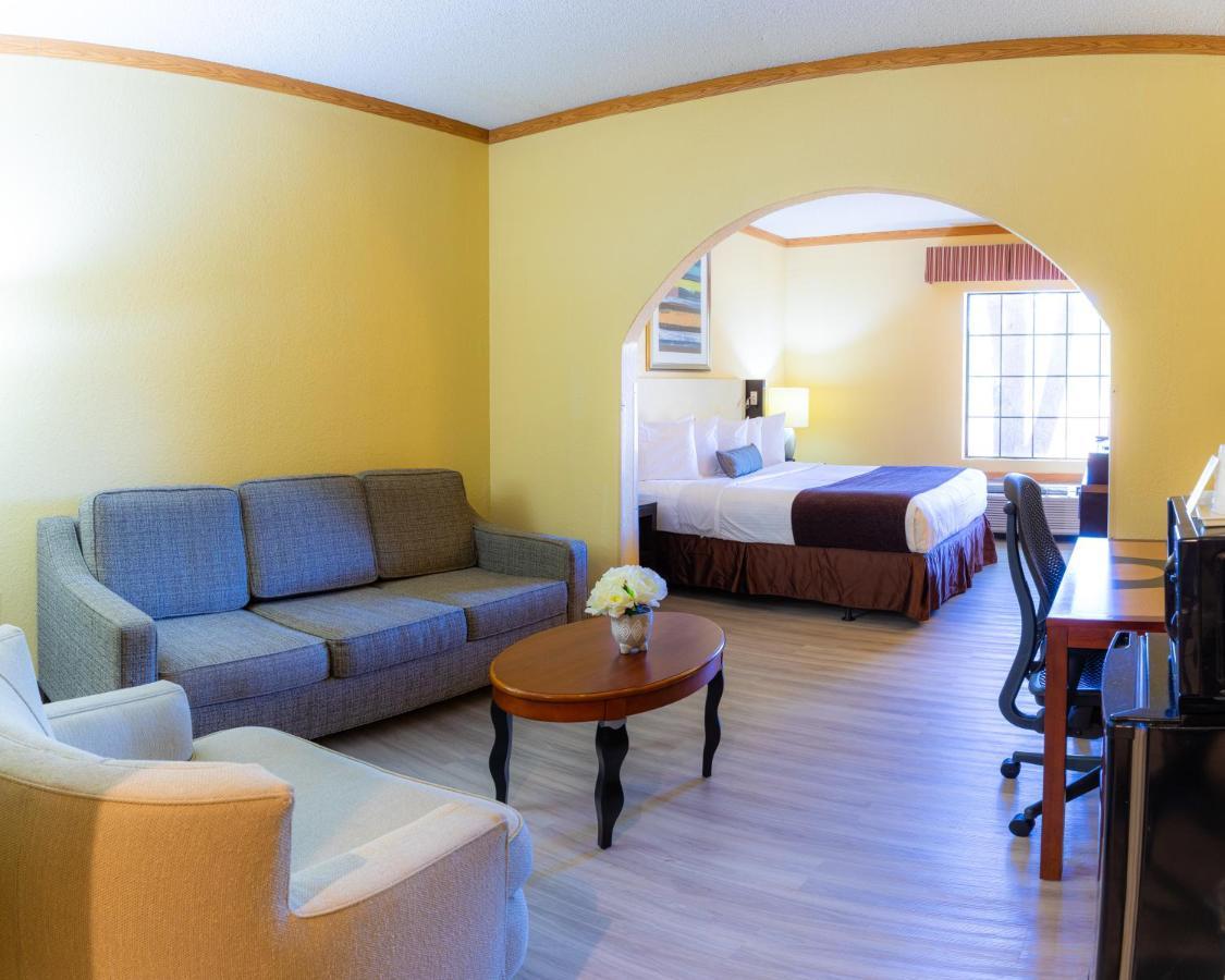 Baymont By Wyndham Hinesville Fort Stewart Area Bagian luar foto